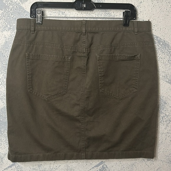 LOFT Olive Green Button-Front Skirt – Size 12 | Structured & Stylish - Picture 2 of 6